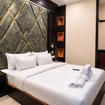 Sky - Chakal By Glitz Hotel 2*