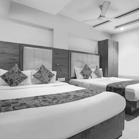 Hotel Sky - Chakal By Glitz