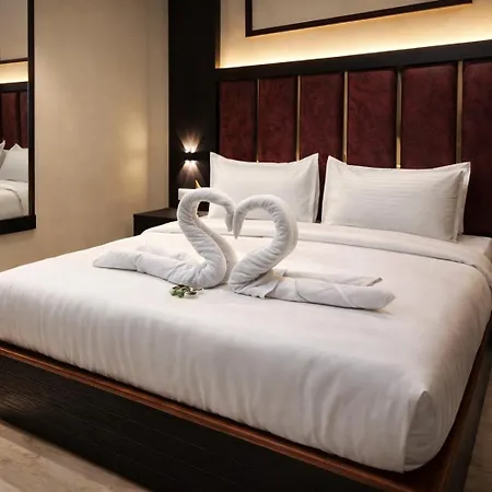 Hotel Sky - Chakal By Glitz 2*