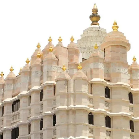 Capital O 77295 Bansidhar Bhuvan 3* Mumbai