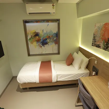 The Bohoo 99 Nr International Airport
