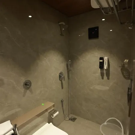 Hotel The Bohoo 99 Nr International Airport Mumbai