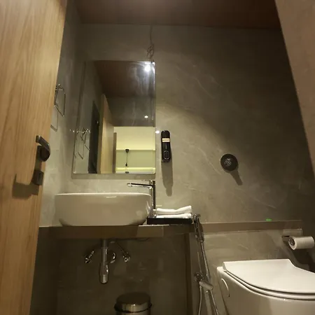 The Bohoo 99 Nr International Airport Hotel Mumbai
