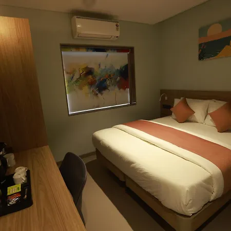 The Bohoo 99 Nr International Airport 3*