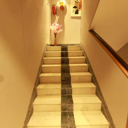The Bohoo 99 Nr International Airport 3*