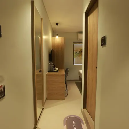 Hotel The Bohoo 99 Nr International Airport Mumbai