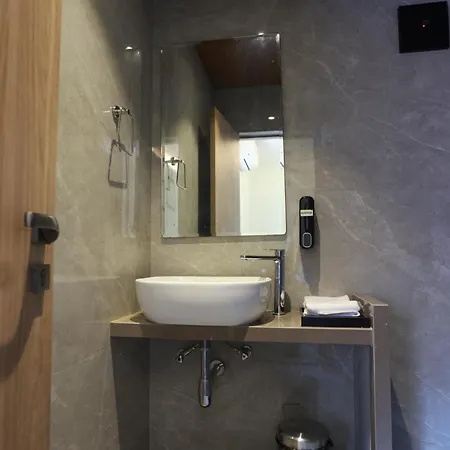 The Bohoo 99 Nr International Airport Mumbai