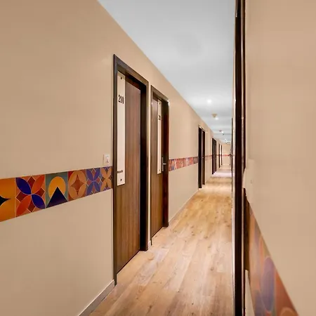 Super Townhouse Midc Andheri Formerly Royal International Hotel 4*