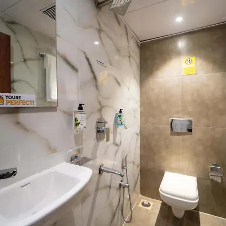 Glitz Rexton - Near Iit Powai Hotel