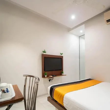 Hotel Glitz Rexton - Near Iit Powai
