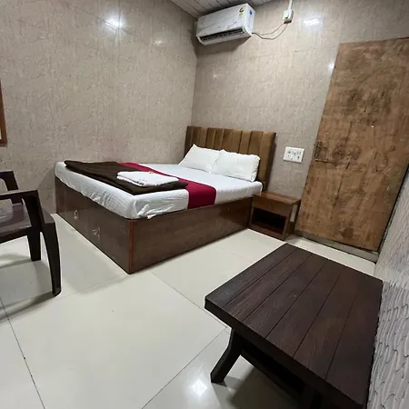 Golden Takshila Andheri East Hotel