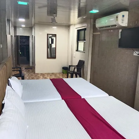 Golden Takshila Andheri East Hotel 3*