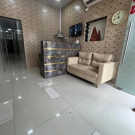 Golden Takshila Andheri 3*