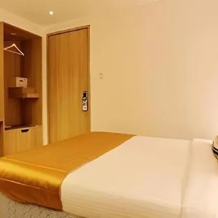 Metro - The Executive Hotel 3*