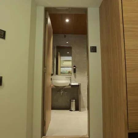 Hotel The Bohoo 99 Nr International Airport