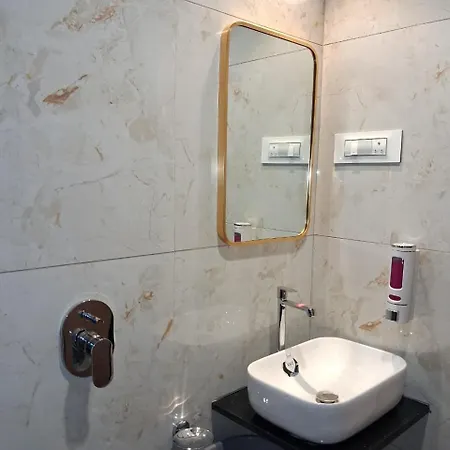 Hotel Le Glance & Mumbai
