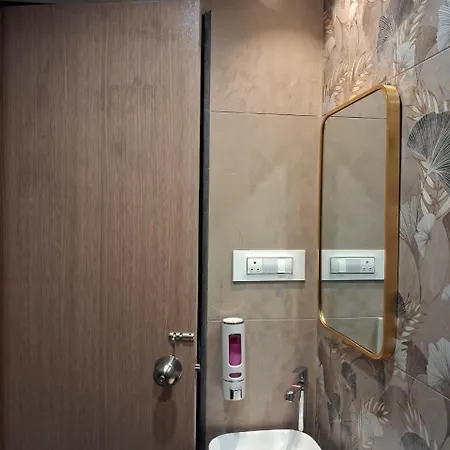 Hotel Le Glance & Mumbai
