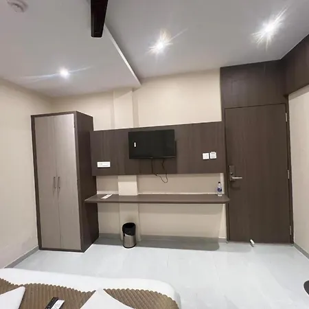 Hotel Cr Residency By Glitz Mumbai