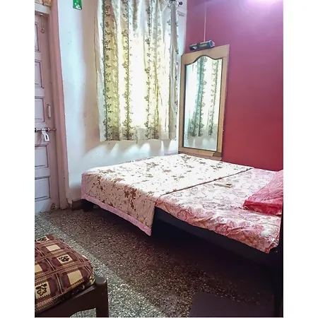 Cozy Bedroom In 1 Bhk, With Kitchen, In Chembur