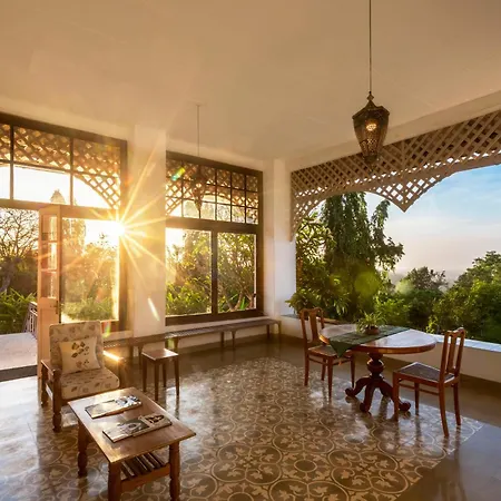 Homestay Ama & Trails - Pollibetta Bungalow, Coorg