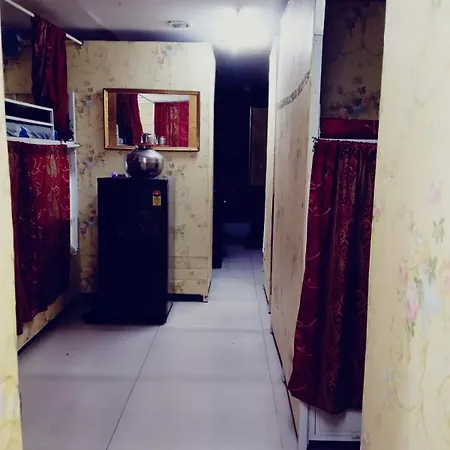 Hostel Sky Andheri Near Railway Station *
