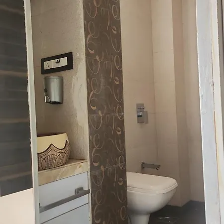 Sea Facing In Colaba Homestay *