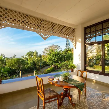 Ama & Trails - Pollibetta Bungalow, Coorg Homestay *