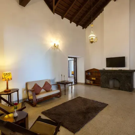 Ama & Trails - Pollibetta Bungalow, Coorg Homestay *