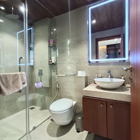 Guest house Luxury In Andheri Near Airport