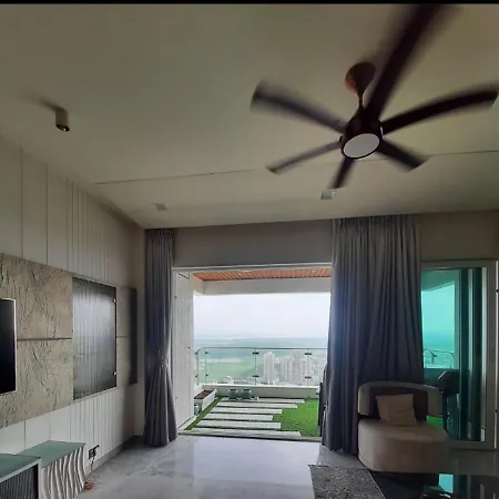 Private In A Luxurious Creek View Homestay *