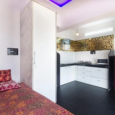 Serene And Comfortable In Goregaon East Apartment *