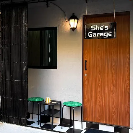 Shes Garage A Retro In Bandra Apartment