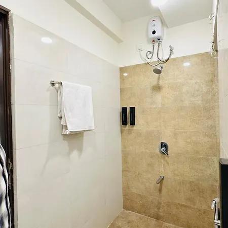 Apartment White Island - 10 Mins Oberoi Mall, Film And Nesco *
