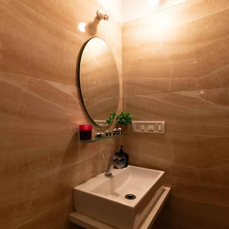Modern, Chic 2bhk Near Bkc And Airport Apartment *