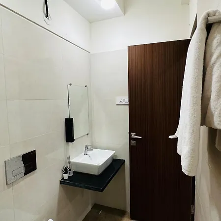 White Island - 10 Mins Oberoi Mall, Film And Nesco Apartment
