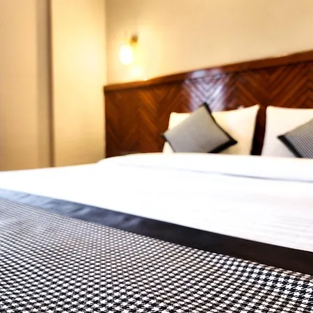 Hotel The Falcon - Clare Road 4*