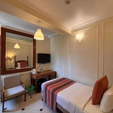 Hiltop Hotel