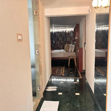 Hiltop Hotel