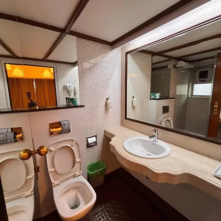 Hiltop Hotel Mumbai