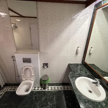 Hiltop Hotel