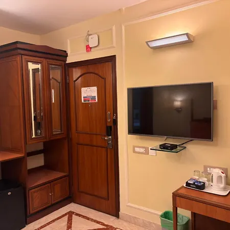 Hiltop Hotel 3*