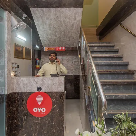 Hotel O Golden Nest Near Chhatrapati Shivaji International Airport 3*