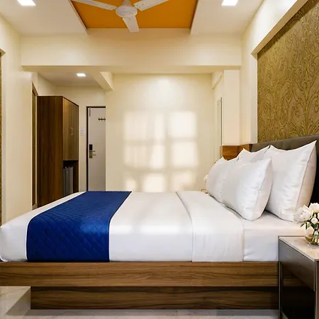 Hotel Ashyana - Near To Grant Road Station