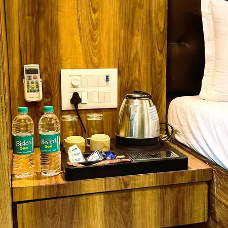 Hotel Ashyana - Near To Grant Road Station 3*