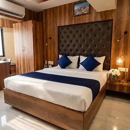 Ashyana - Near To Grant Road Station Hotel 3*