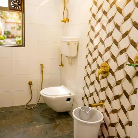 Ashyana - Near To Grant Road Station 3*
