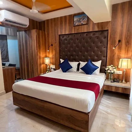 Ashyana - Near To Grant Road Station Hotel