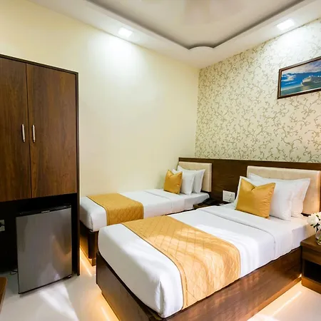 Ashyana - Near To Grant Road Station 3*