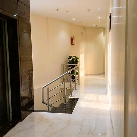 Hotel Ashyana - Near To Grant Road Station 3*