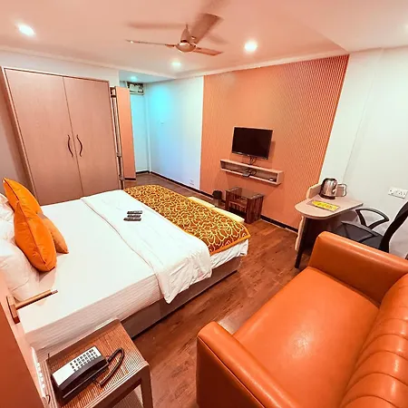 Highway Andheri East Hotel 3*
